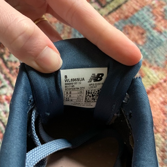 New Balance 696 Sneaker- Like New!! - Picture 4 of 6